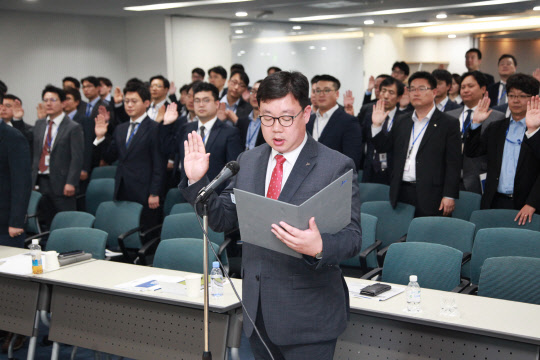 4일 JW중외제약 임직원들이 윤리경영 준수 선언문을 낭독하고 있다.   JW중외제약 제공